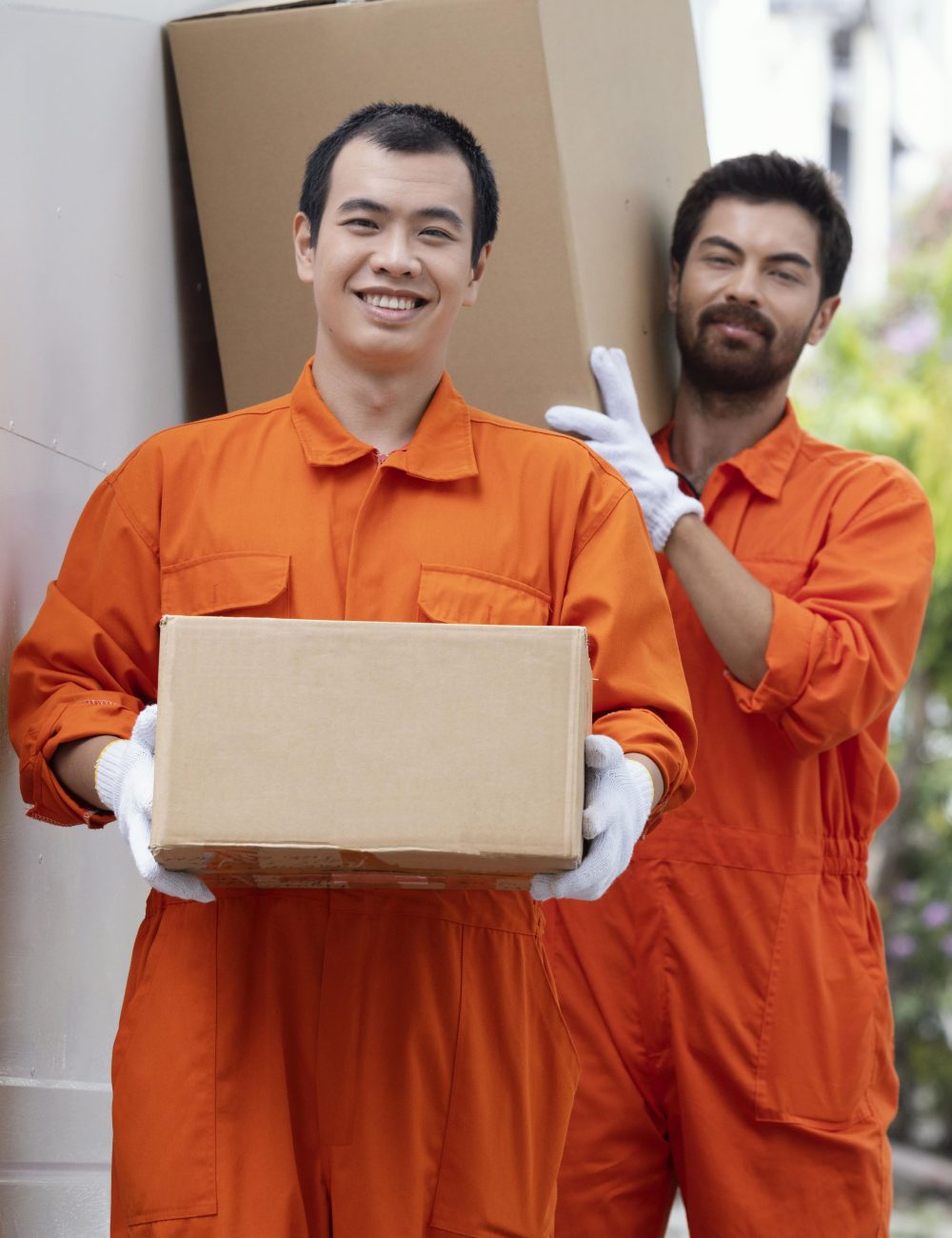 young-delivery-men-moving-parcel-boxes-min(1)